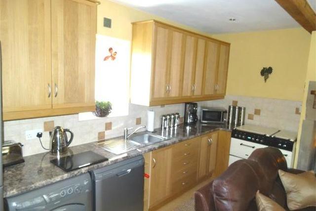  Image of 2 bedroom Flat for sale in Lower Edge Road Brighouse HD6 at Lower Edge Road, Rastrick, Brighouse HD6