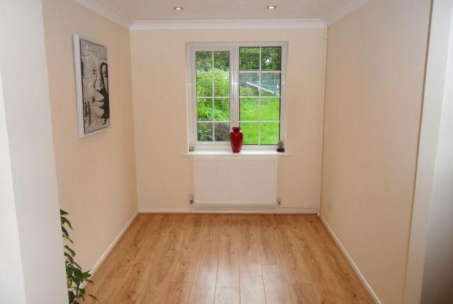 Image of 3 bedroom Property to rent in Haly Close Bradwell Milton Keynes MK13 at Haly Close, Bradwell, Milton Keynes MK13