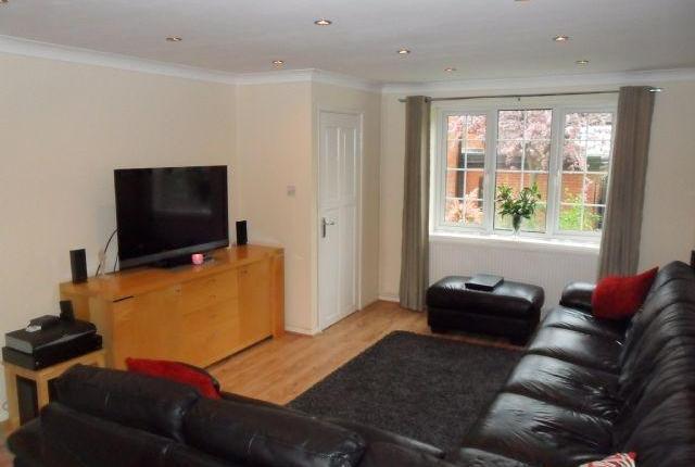  Image of 3 bedroom Property to rent in Haly Close Bradwell Milton Keynes MK13 at Haly Close, Bradwell, Milton Keynes MK13