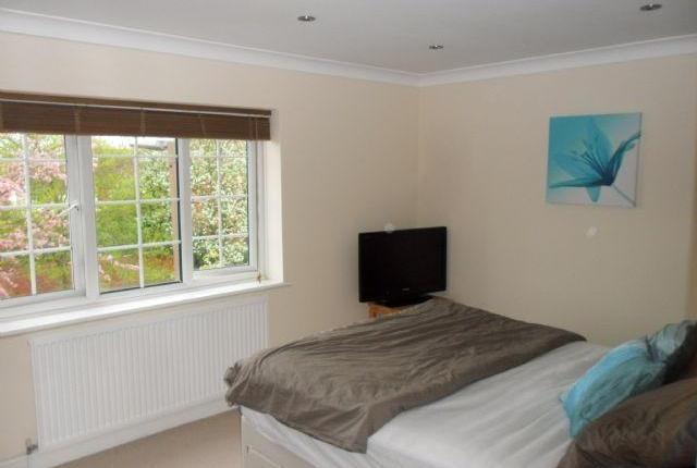  Image of 3 bedroom Property to rent in Haly Close Bradwell Milton Keynes MK13 at Haly Close, Bradwell, Milton Keynes MK13