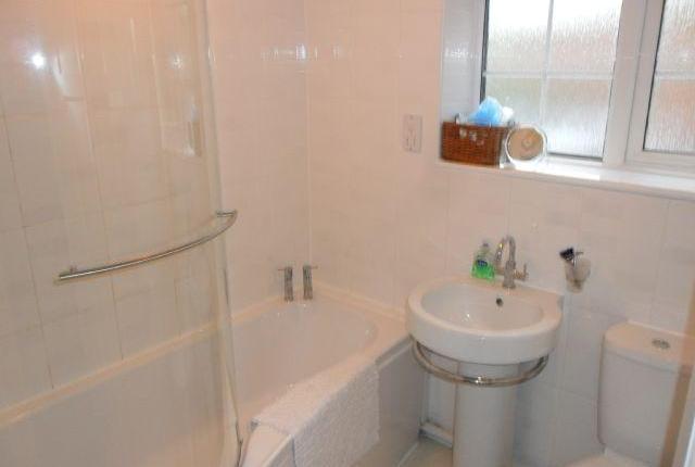  Image of 3 bedroom Property to rent in Haly Close Bradwell Milton Keynes MK13 at Haly Close, Bradwell, Milton Keynes MK13