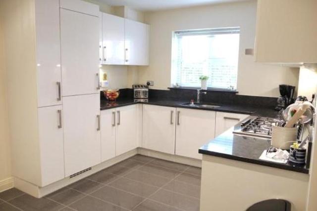  Image of 2 bedroom Flat to rent in Heacham Avenue Ickenham Uxbridge UB10 at Heacham Avenue, Ickenham UB10