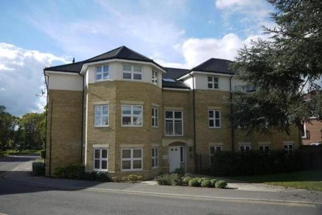  Image of 2 bedroom Flat to rent in Heacham Avenue Ickenham Uxbridge UB10 at Heacham Avenue, Ickenham UB10