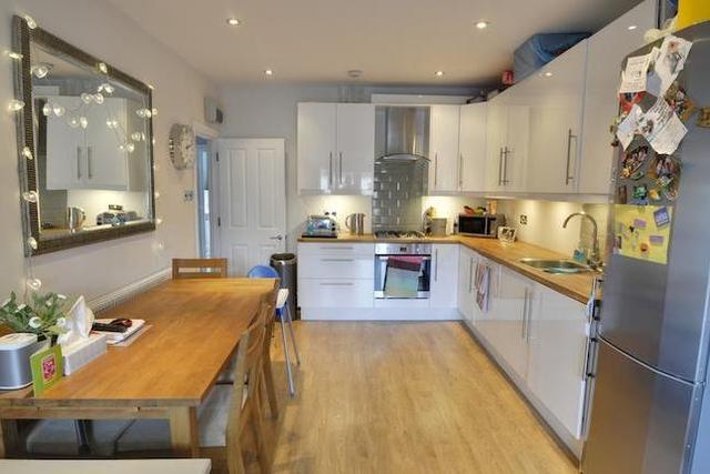  Image of 3 bedroom Flat to rent in Netherbury Road London W5 at Netherbury Road, Ealing W5