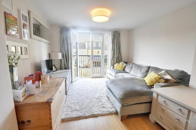  Image of 3 bedroom Flat to rent in Netherbury Road London W5 at Netherbury Road, Ealing W5