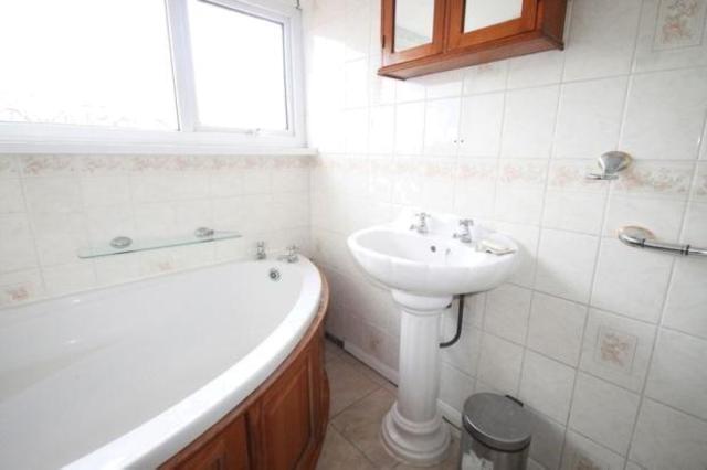  Image of 4 bedroom  to rent in Briar Lea Close Sinfin Derby DE24 at Briar Lea Close, Sinfin, Sinfin DE24