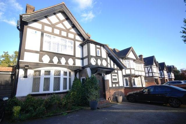  Image of 7 bedroom Property to rent in Gunnersbury Avenue London W5 at Gunnersbury Avenue, Ealing W5