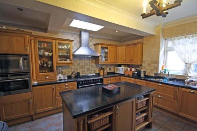  Image of 7 bedroom Property to rent in Gunnersbury Avenue London W5 at Gunnersbury Avenue, Ealing W5