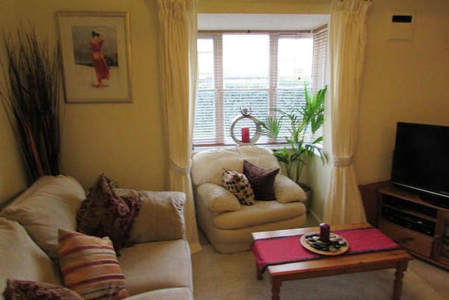  Image of 1 bedroom Flat to rent in Foxglove Way Wallington SM6 at Foxglove Wat, Hackbridge SM6