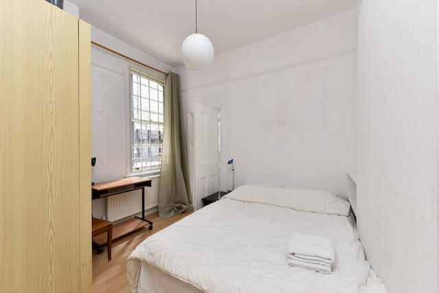  Image of 2 bedroom Flat to rent in Lurline Gardens London SW11 at Albert Palace Mansions, Lurline Gardens SW11
