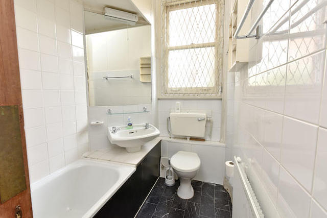  Image of 2 bedroom Flat to rent in Lurline Gardens London SW11 at Albert Palace Mansions, Lurline Gardens SW11