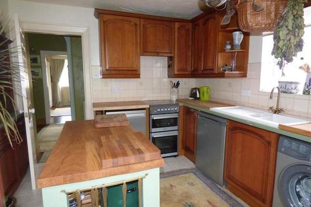  Image of 3 bedroom  for sale in Somerset Road Almondbury Huddersfield HD5 at Somerset Road, Almondbury HD5