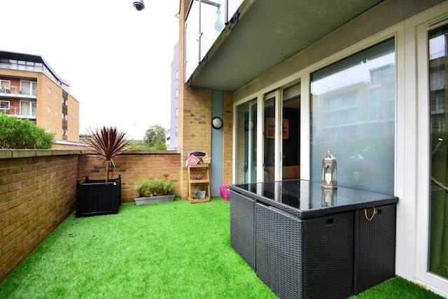  Image of 1 bedroom Flat to rent in Battersea Park Road London SW8 at Battersea Park Road, Nine Elms SW8