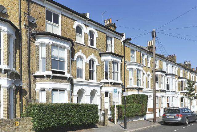  Image of 3 bedroom Duplex to rent in Gateley Road London SW9 at Gateley Road, Brixton SW9