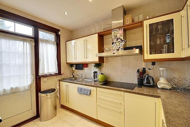 Image of 5 bedroom Property to rent in Lillian Avenue London W3 at Lillian Avenue, Acton W3