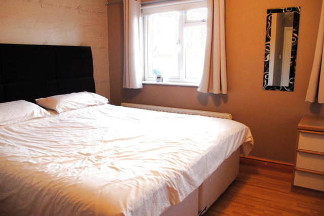  Image of 4 bedroom  for sale in Falconwood Gardens Clifton Nottingham NG11 at Falconwood Gardens, Barton Green, Nottingham NG11