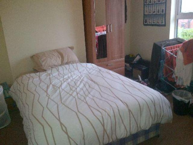  Image of 4 bedroom  to rent in Clifton Boulevard Nottingham NG7 at Clifton Boulevard, Dunkirk, Nottinghamshire NG7