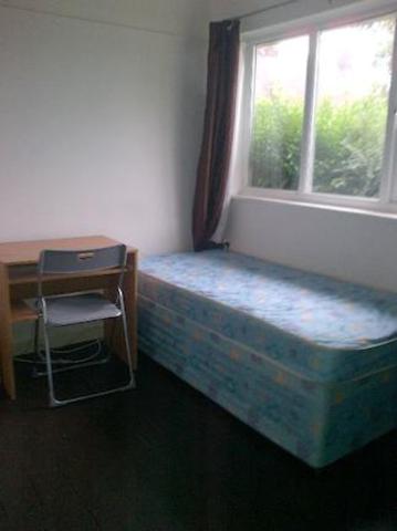  Image of 5 bedroom  to rent in Hawton Crescent Nottingham NG8 at Hawton Crescent, Wollaton, Nottinghamshire NG8