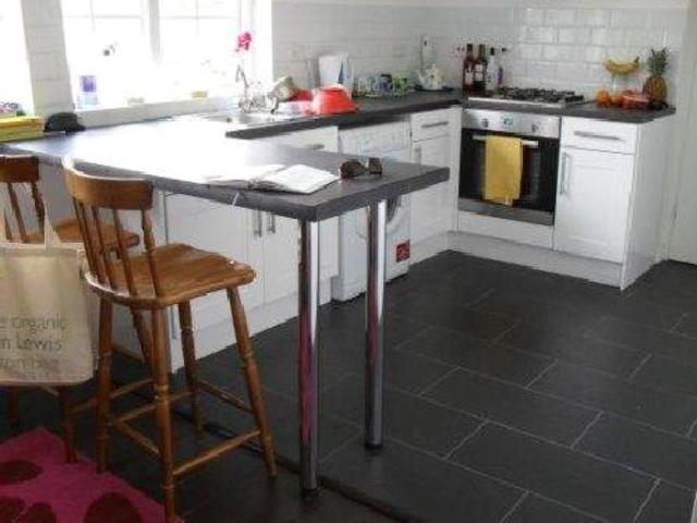  Image of 5 bedroom  to rent in Hawton Crescent Nottingham NG8 at Hawton Crescent, Wollaton, Nottinghamshire NG8