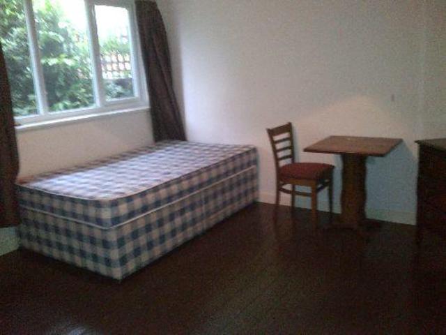  Image of 5 bedroom  to rent in Hawton Crescent Nottingham NG8 at Hawton Crescent, Wollaton, Nottinghamshire NG8