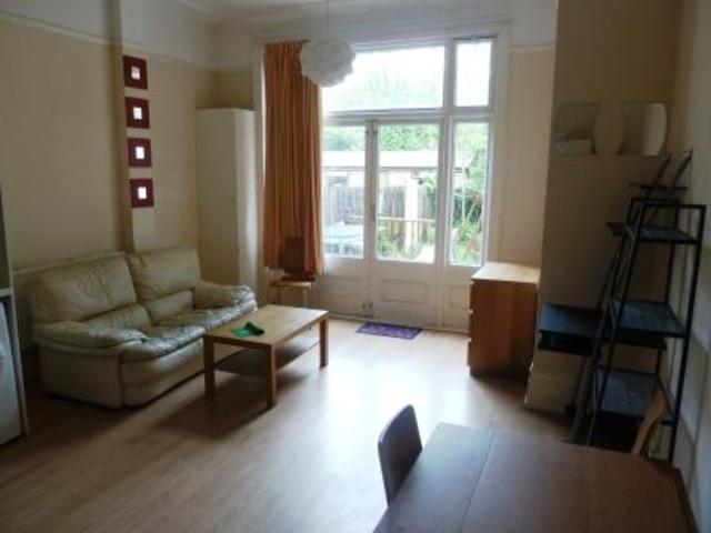  Image of 1 bedroom Flat to rent in Wolverton Gardens London W5 at Wolverton Gardens, Ealing W5