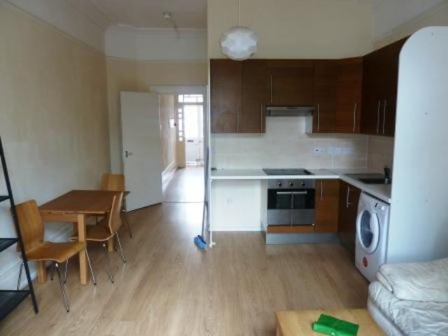  Image of 1 bedroom Flat to rent in Wolverton Gardens London W5 at Wolverton Gardens, Ealing W5