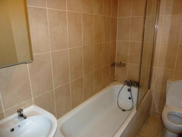  Image of 1 bedroom Flat to rent in Wolverton Gardens London W5 at Wolverton Gardens, Ealing W5