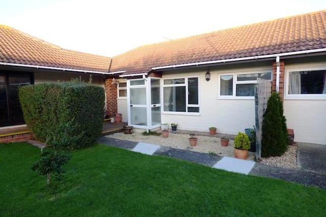  Image of 2 bedroom Detached house to rent in Manor Way Elmer Bognor Regis PO22 at Manor Way, Elmer, Bognor Regis PO22