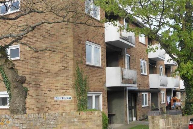 Image of 2 bedroom Flat to rent in Turners Drive Thatcham RG19 at Rosen Court, Turners Drive, Thatcham, Berkshire RG19