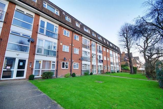  Image of 2 bedroom Flat to rent in Hamilton Road London W5 at Hazel Court, Hamilton Road, Ealing W5