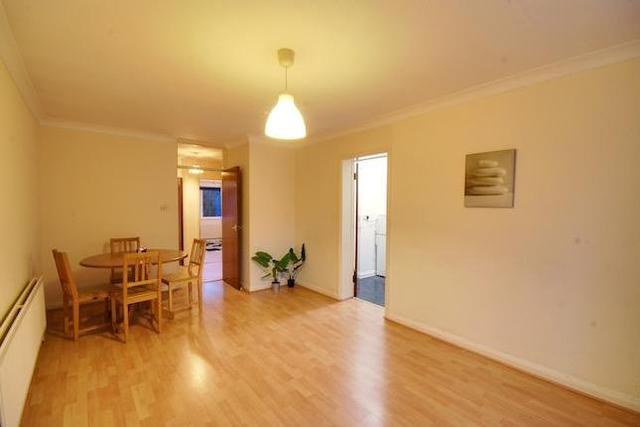  Image of 2 bedroom Flat to rent in Hamilton Road London W5 at Hazel Court, Hamilton Road, Ealing W5