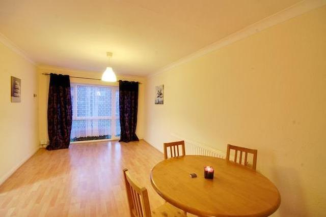  Image of 2 bedroom Flat to rent in Hamilton Road London W5 at Hazel Court, Hamilton Road, Ealing W5