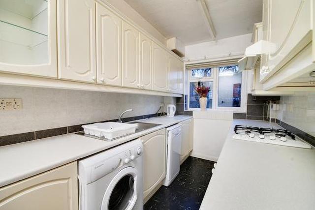  Image of 2 bedroom Flat to rent in Hamilton Road London W5 at Hazel Court, Hamilton Road, Ealing W5