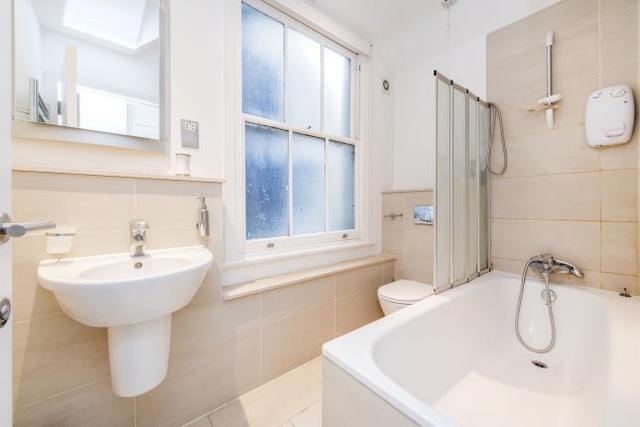  Image of 3 bedroom Flat to rent in Cromwell Road London SW5 at Cromwell Road, London SW5