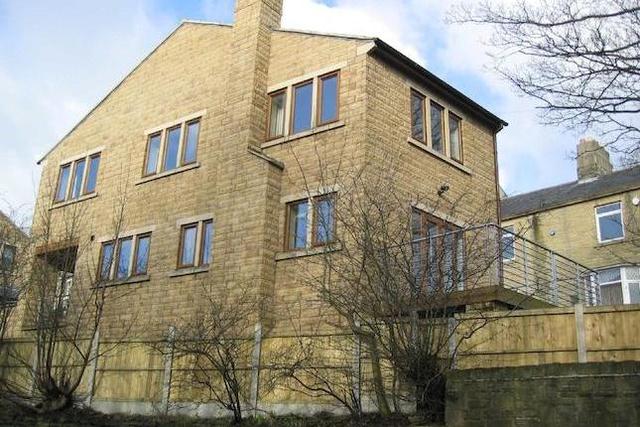  Image of 3 bedroom  to rent in Hanson Lane Lockwood Huddersfield HD1 at Hanson Lane, Lockwood, Huddersfield HD1