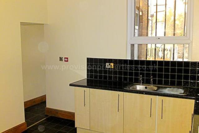  Image of 7 bedroom Terraced house to rent in Brudenell Mount Hyde Park Leeds LS6 at Brudenell Mount, Leeds LS6