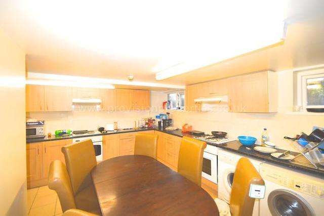  Image of 9 bedroom  to rent in St. Michaels Villas Headingley Leeds LS6 at St. Michaels Villas, Leeds LS6