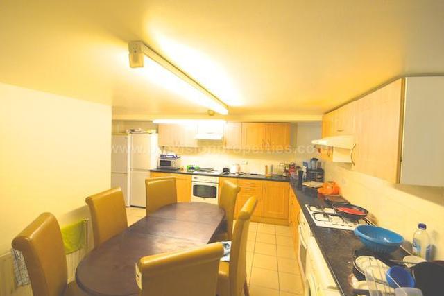  Image of 9 bedroom  to rent in St. Michaels Villas Headingley Leeds LS6 at St. Michaels Villas, Leeds LS6