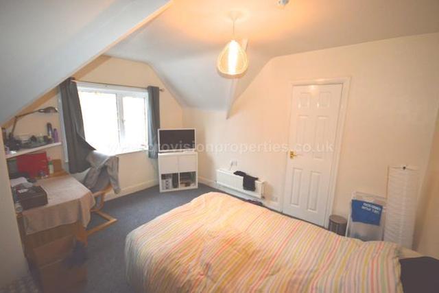  Image of 9 bedroom  to rent in St. Michaels Villas Headingley Leeds LS6 at St. Michaels Villas, Leeds LS6
