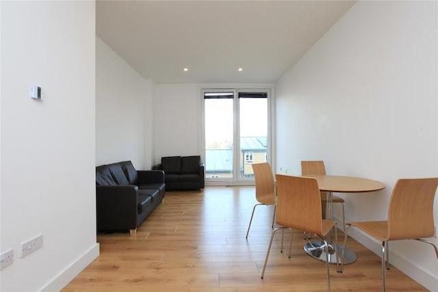  Image of 2 bedroom Flat for sale in Wandsworth Road London SW8 at 212 Wandsworth Road, Nine Elms, London SW8