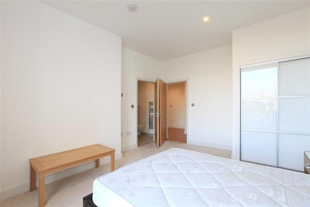 Image of 2 bedroom Flat for sale in Wandsworth Road London SW8 at 212 Wandsworth Road, Nine Elms, London SW8
