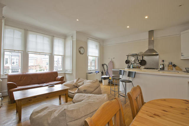  Image of 2 bedroom Flat for sale in Cavendish Road London SW12 at Cavendish Road, London SW12