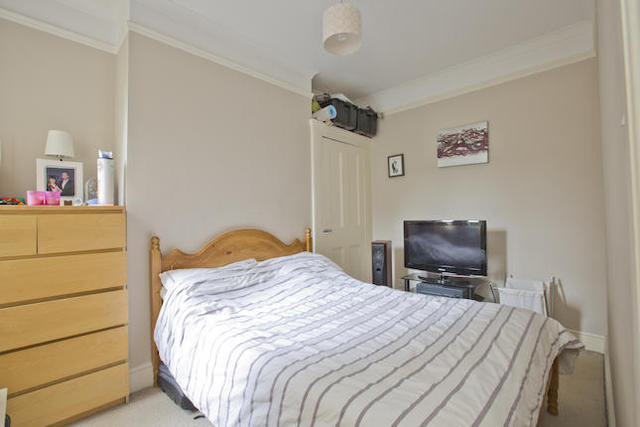  Image of 2 bedroom Flat for sale in Cavendish Road London SW12 at Cavendish Road, London SW12