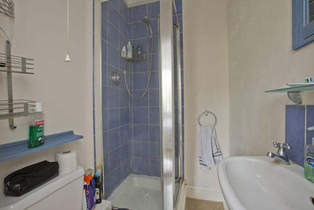  Image of 2 bedroom Flat for sale in Cavendish Road London SW12 at Cavendish Road, London SW12