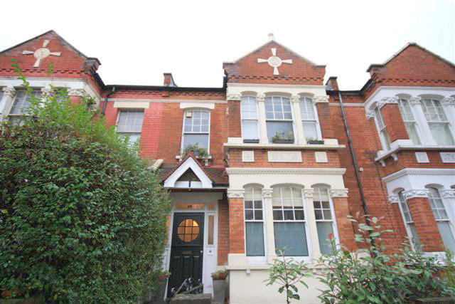  Image of 2 bedroom Flat for sale in Cavendish Road London SW12 at Cavendish Road, London SW12