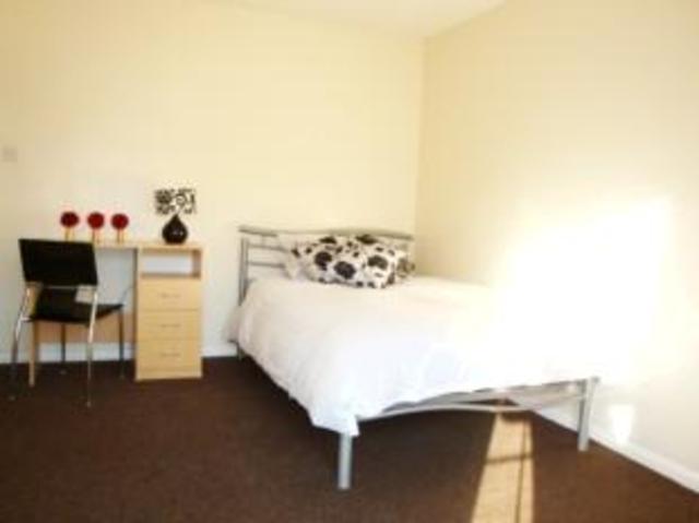 Image of 1 bedroom Room to rent in Pershore Road Birmingham B5 at 85 Pershore Road, Room 1, Birmingham B5