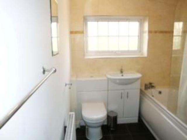  Image of 1 bedroom Room to rent in Pershore Road Birmingham B5 at 85 Pershore Road, Room 1, Birmingham B5