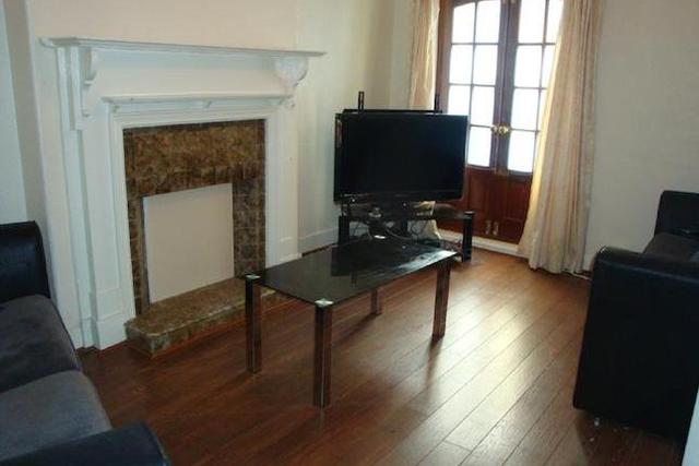  Image of 1 bedroom Room to rent in Hallewell Road Edgbaston Birmingham B16 at Hallewell Road, Edgbaston, Birmingham B16
