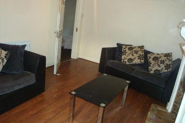  Image of 1 bedroom Room to rent in Hallewell Road Edgbaston Birmingham B16 at Hallewell Road, Edgbaston, Birmingham B16