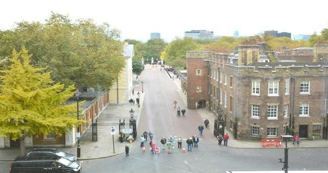  Image of Studio flat to rent in Pall Mall London SW1Y at Pall Mall, London SW1Y